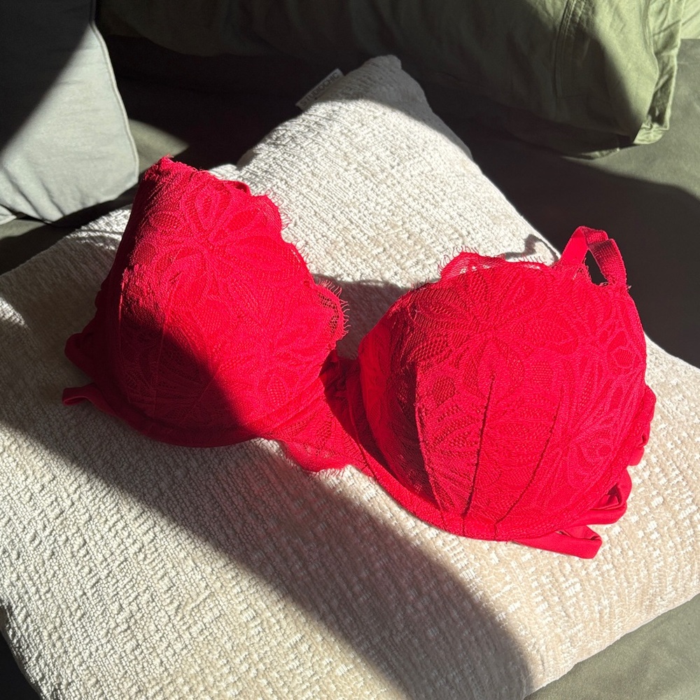 Victoria's Secret Vibrant Red Lace Bra
